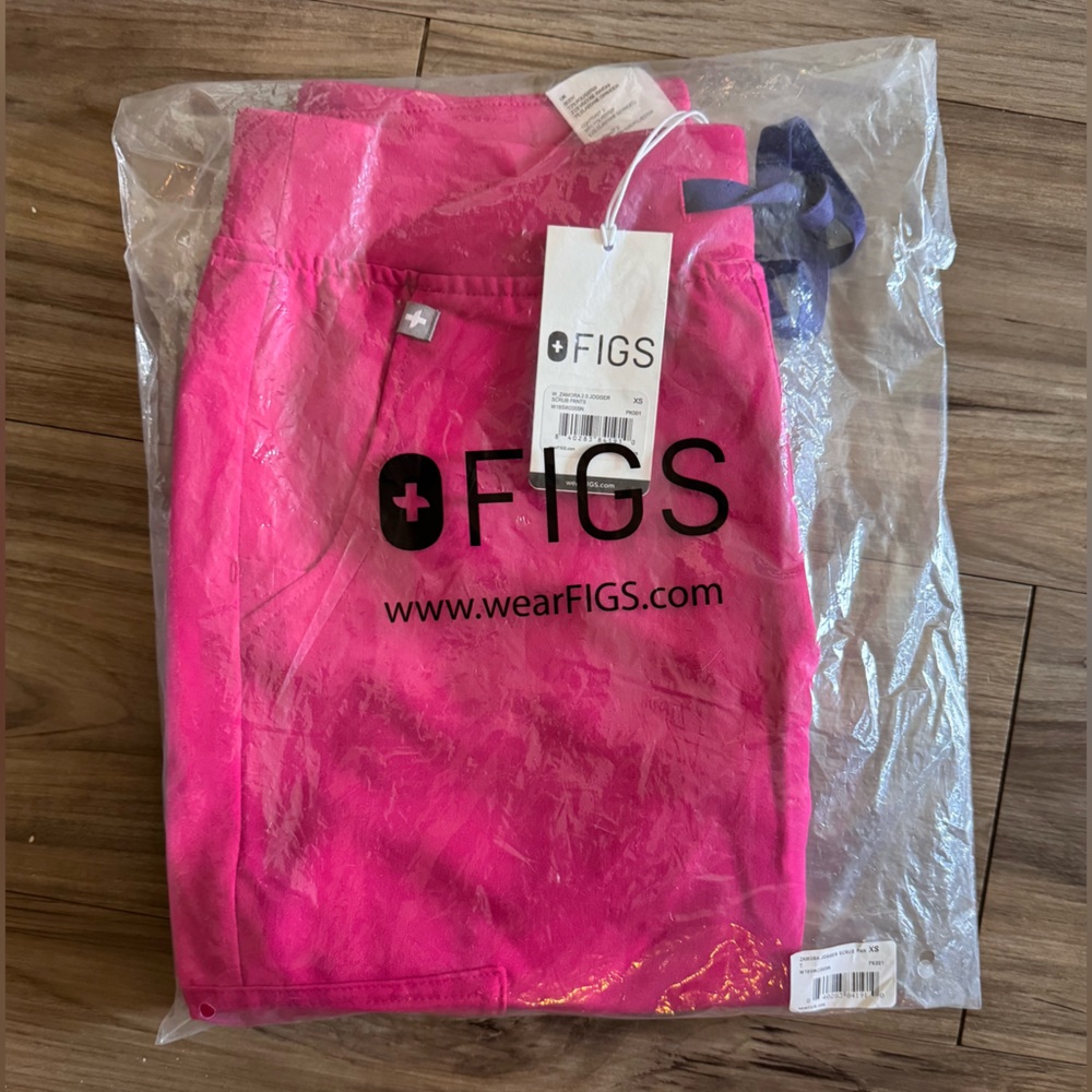 NWT: Figs Scrub Set🌹 🌹 Ultra Rose 🌹 🌹 •size: XS• - Picture 3 of 3